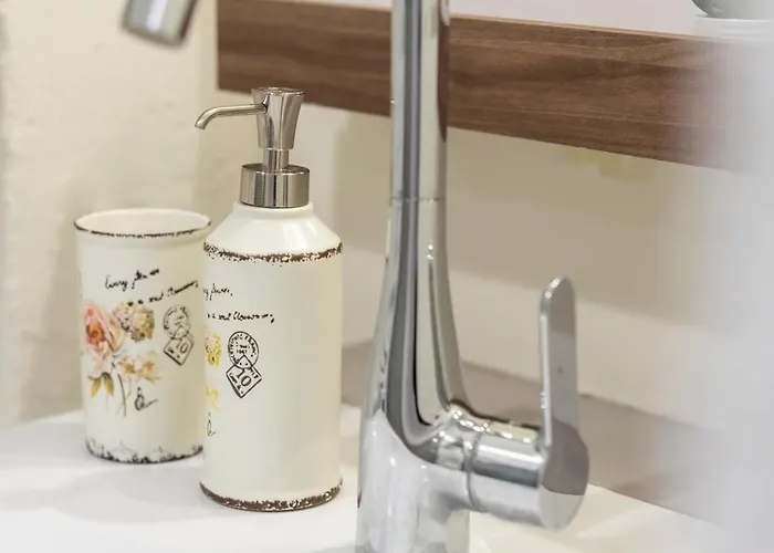 Old Town Retreat In 아파트 *